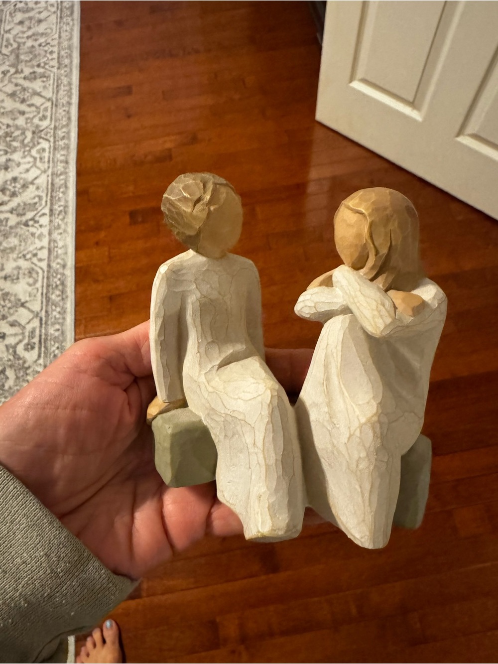 Willow tree “ sistes”Hand-Carved Wood Figurine Pair in Neutral Tones - Decorativ